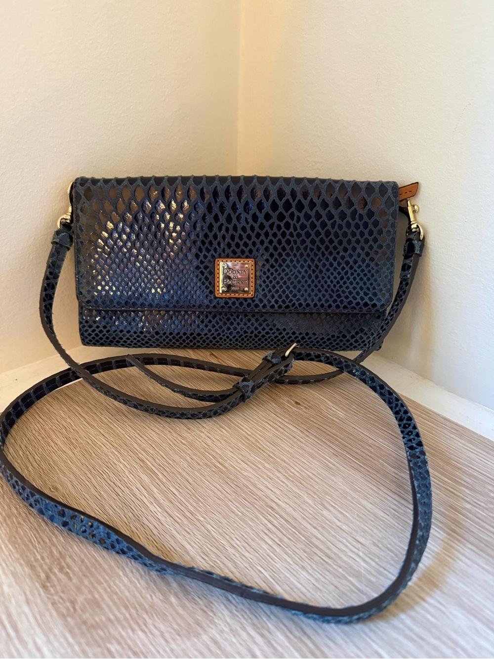 RARE Navy Dooney & Bourke Caldwell East/West Convertible Clutch/Crossbody